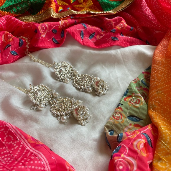 Gold & White Earrings (jhumka with sahara) - Picture 4 of 7